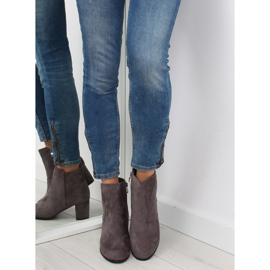 Tacones grises grises clásicos 4