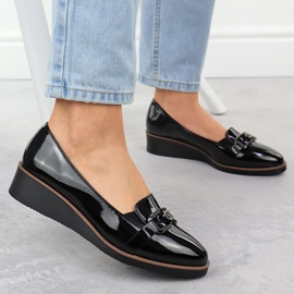 Zapatos de mujer lacados en cuñas negras Vinceza 58478 negro 5