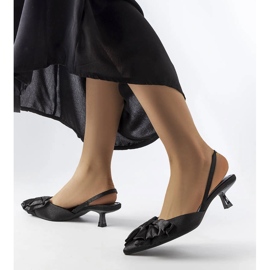 Tacones altos negros con arco 1 Tacones altos negros con arco 1