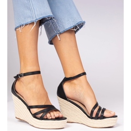 Sandalias negras alojadas en cuña negro 2