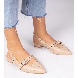 Tacones planos de mujer beige con un tacón abierto y diamantes de imitación 2