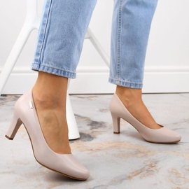 Zapatos de tacón beige de Sergio Leone 3