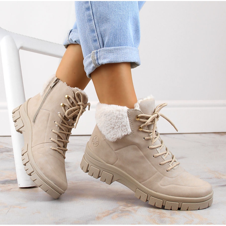 Cómodos botines de mujer beige con aislamiento de Rieker 2