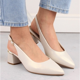 Sandalias elegantes de mujer con puntera completa y perlas Sergio Leone SK175 beige 4
