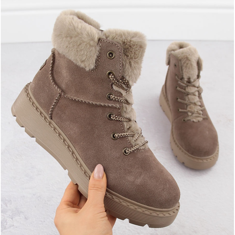 Botas de mujer de piel con pelo en la plataforma marrón Rieker 70402-24 beige 1 Botas de mujer de piel con pelo en la plataforma marrón Rieker 70402-24 beige 1