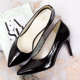 Zapatos de salón en un stiletto lacado negro W Juma 13