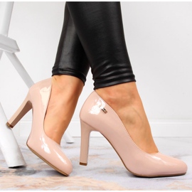 Zapatos de salón lacados en el post nude Sergio Leone beige 4