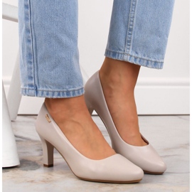 Zapatos de tacón beige de Sergio Leone 4