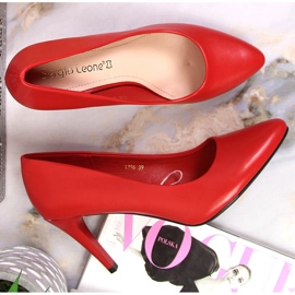 Salón rojo Sergio Leone stiletto 2