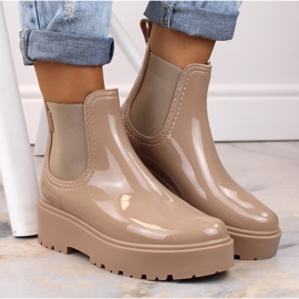 Botines chelsea de mujer lacados en la plataforma beige Big Star MM274396 6