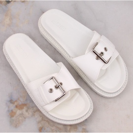 Chanclas de piel ecológica blanca con hebilla Big Star JJ274A309 blanco 3
