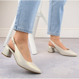 Sandalias elegantes de mujer con puntera completa y perlas Sergio Leone SK175 beige 3