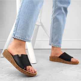 Chanclas cómodas de piel para mujer, color negro Helios 130.011 2