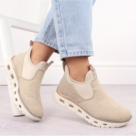 Zapatos slip-on beige cómodos y altos para mujer Rieker M6053-62 12