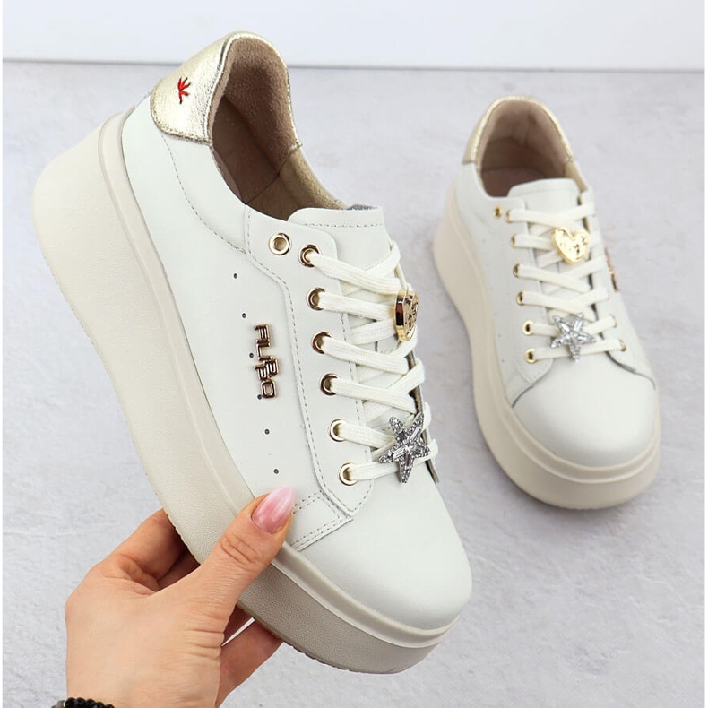 Zapatos de cuero para mujeres en la plataforma beige filippo 6790 1