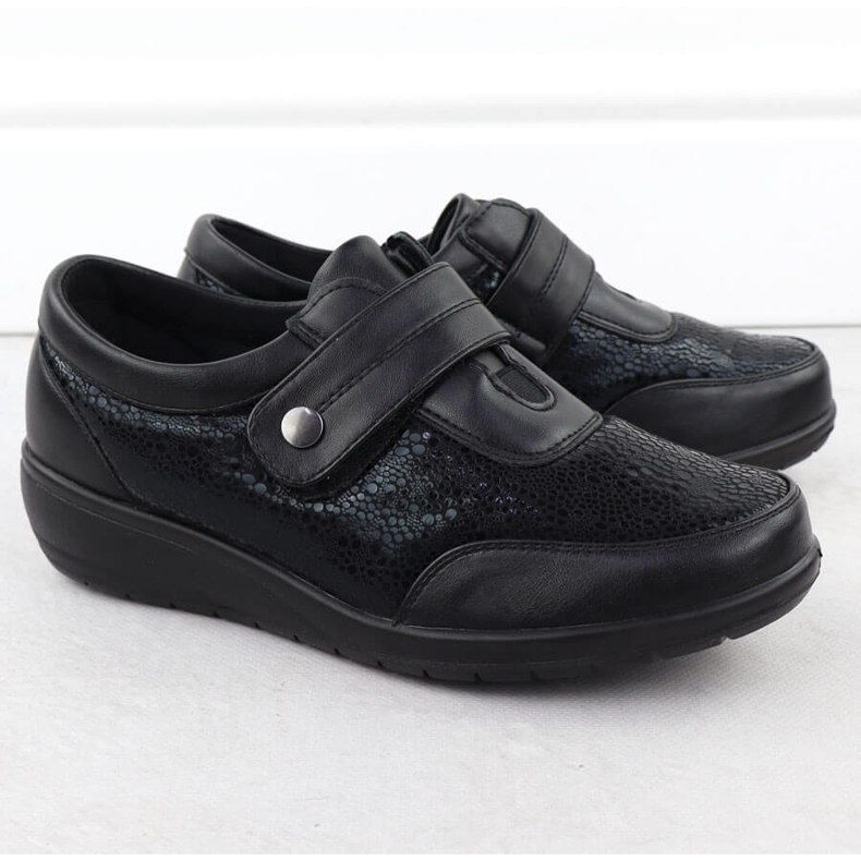 Los cómodos zapatos de mujer con velcro negro unisoft 9022 2