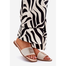 Chanclas elegantes para mujeres con decoración plana beige 1 Chanclas elegantes para mujeres con decoración plana beige 1