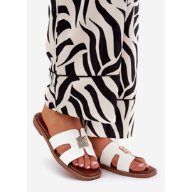 Chanclas planas con recortes y una decoración blanca blanco 1