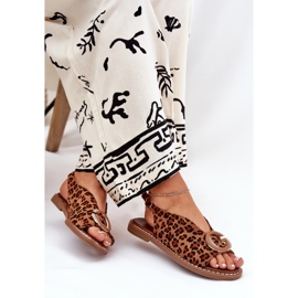 Sandalias planas con decoración estampado de leopardo marrón 6