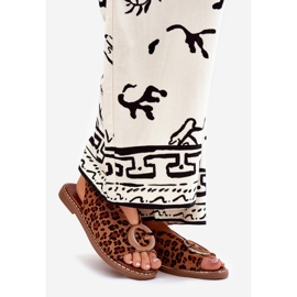 Sandalias planas con decoración estampado de leopardo marrón 1