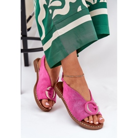 Sandalias planas con una decoración rosa rosado 7