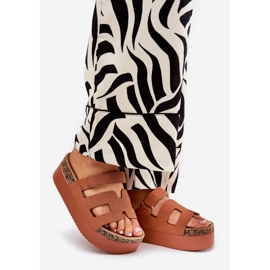 Zapatillas en la plataforma de camello masiva marrón 1