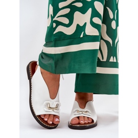 Sandalias de cazón plano con decoración Eco de cuero blanco 3