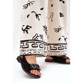 Jezzi Sandalias planas con decoración Eco Suede Negro 2