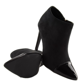 Botas negras en un tacón alto 1131-5 negro 2
