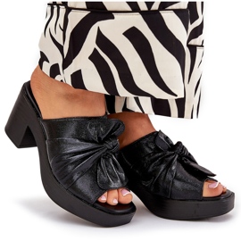 Jezzi Chanclas para mujeres en el poste de cuero ecológico negro 9