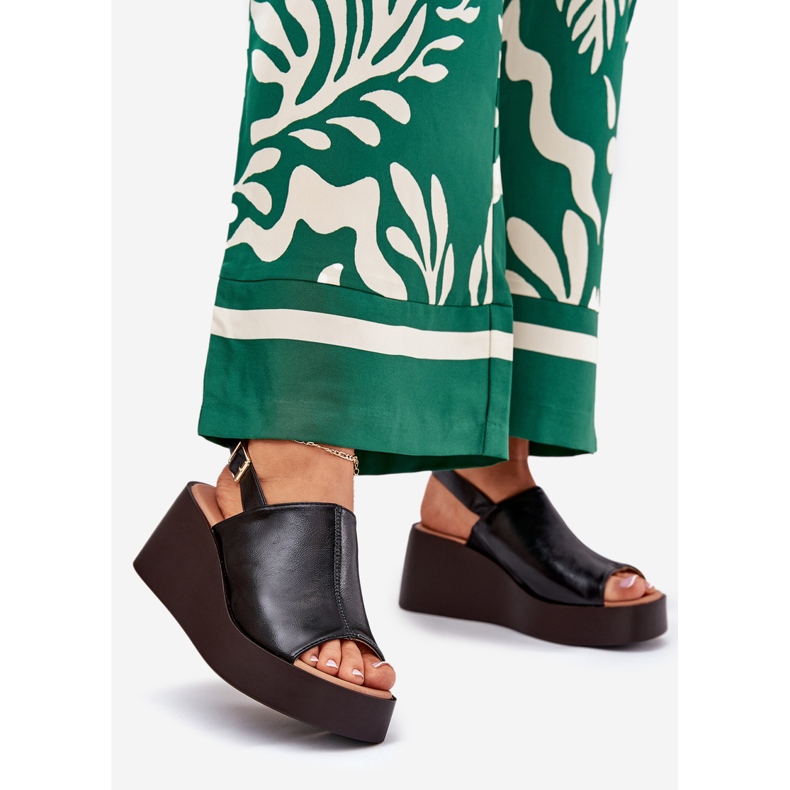 Jezzi Sandalias para mujeres con cuero ecológico en la plataforma y cuñas negras negro 1