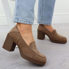 Potocki resaltando zapatos en SZ12547 WOL288B 4