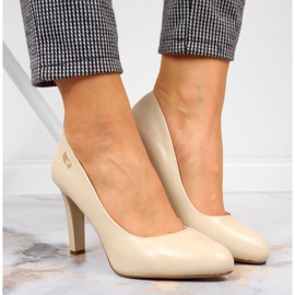 Zapatos de salón mate nude en la publicación de Sergio Leone beige 6