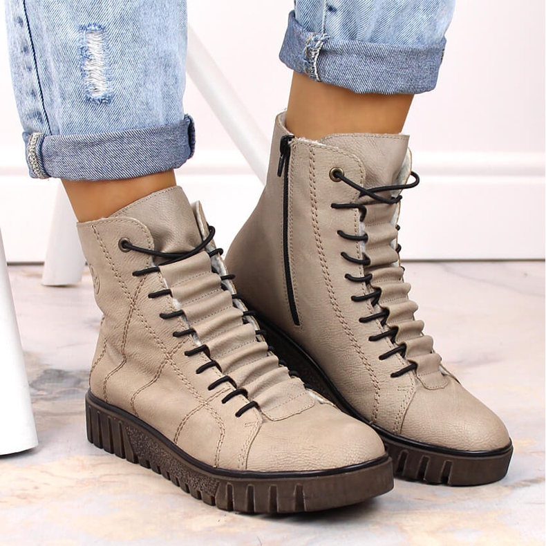 Botas cómodas de mujer con aislamiento beige Rieker Y3420-60 1 Botas cómodas de mujer con aislamiento beige Rieker Y3420-60 1