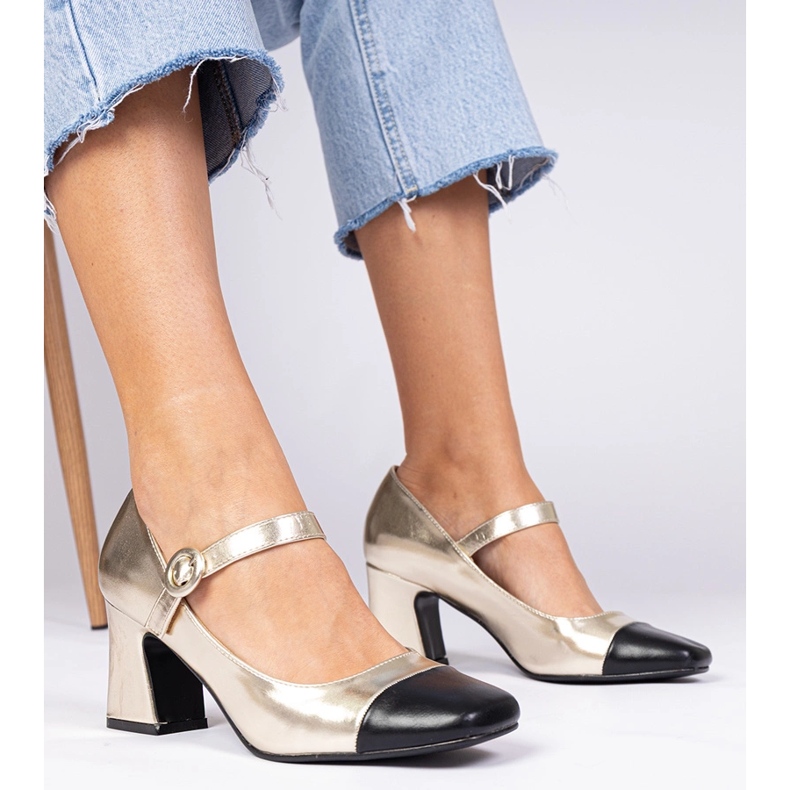 Bombas de mujer doradas con nariz negra dorado 1 Bombas de mujer doradas con nariz negra dorado 1