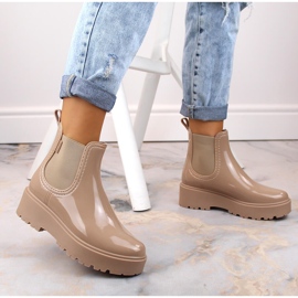 Botines chelsea de mujer lacados en la plataforma beige Big Star MM274396 5