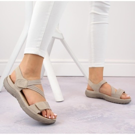 Sandalias de mujer cómodas con velcro y elásticos beige Rieker 64870-62 5