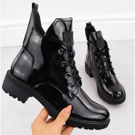 Ropa laboral mujer charol negro Vinceza 58136 1