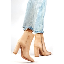 Botines de mujer de ante con tacón en punta, beige D7959B 2