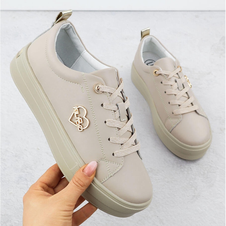 Zapatos de cuero para mujeres en la plataforma beige filippo 3533 1