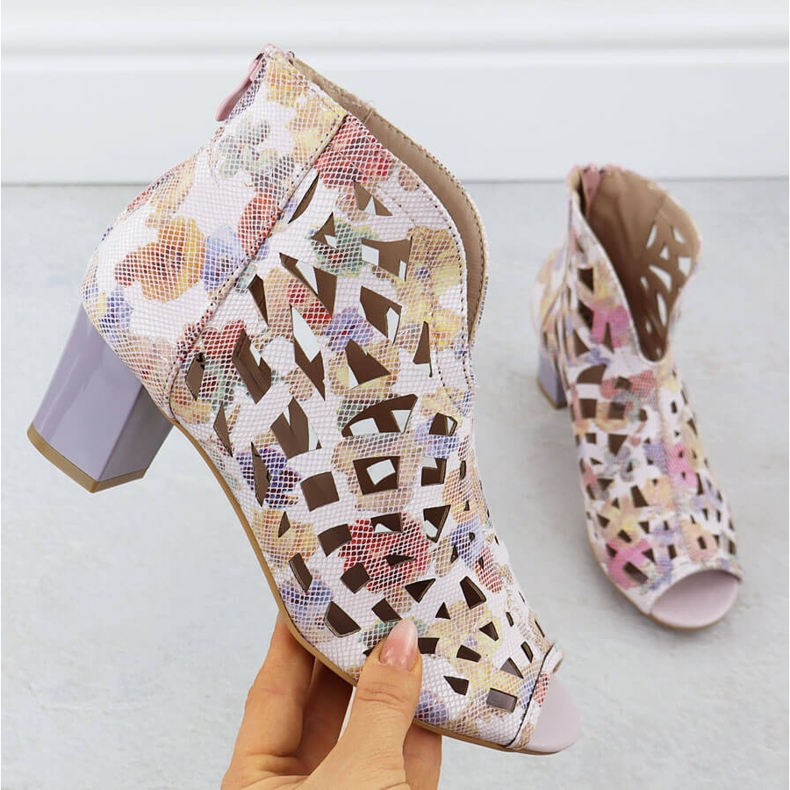 Botas de punta abierta para mujeres con flores M. Daszyński MR1954-15 rosa 1