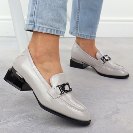 Zapatos de mujer barnizados con un tacón decorativo gris Vinceza 58492 5