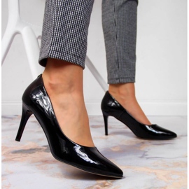 Zapatos de salón en un stiletto lacado negro W Juma 16