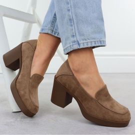 Potocki resaltando zapatos en SZ12547 WOL288B 8