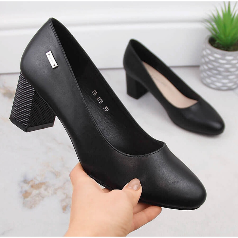 Bombas negras en un poste decorativo de Sergio Leone negro 1