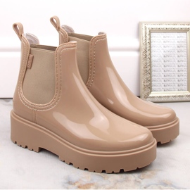 Botines chelsea de mujer lacados en la plataforma beige Big Star MM274396 2