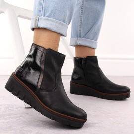 Cómodos botines de mujer charol negro Rieker X9150-00 5