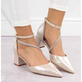 Sandalias de mujer con punta y circonitas color dorado Sabatina 6