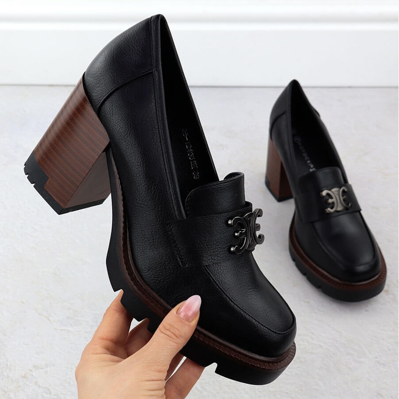 Zapatos para mujeres en el poste de Potocki negro con decoración SZ12403 1