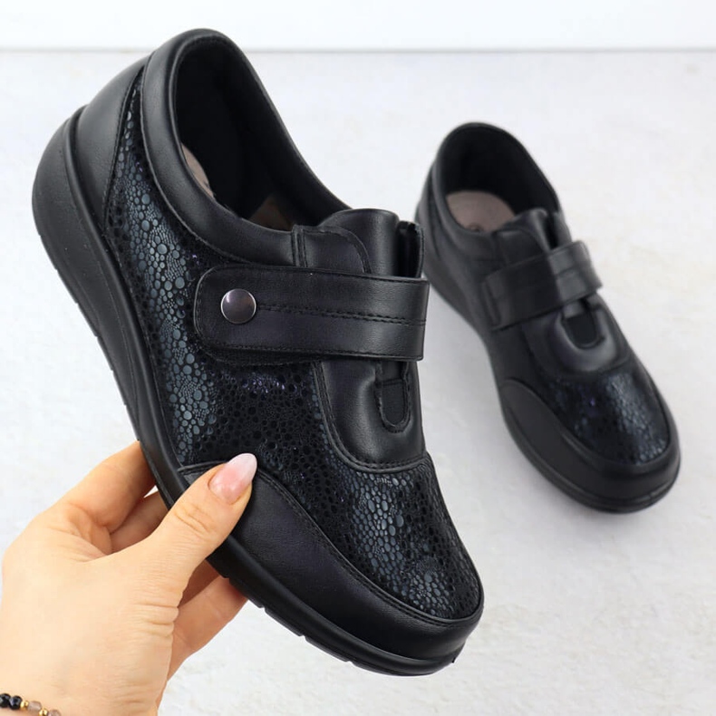 Los cómodos zapatos de mujer con velcro negro unisoft 9022 1